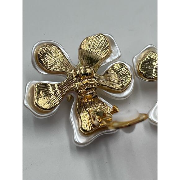 KENNETH Jay Lane Gold Plated 
White Faux Flower Pearl Crystal Clip Earring New - Picture 6 of 12